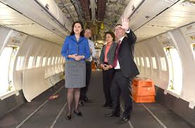 qantas refurbishes all their boeing 737