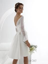 La nuova collezione 2020 di max mara bridal comprende alcuni abiti corti davvero interessanti e originali. Abiti Da Sposa Over 50 Anni Abiti Da Sposa Corti Vestito Da Sposa Abiti Da Sposa