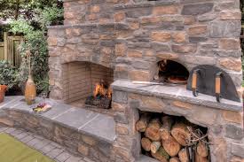 Outdoor Fireplace With Pizza Oven