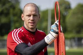 Matz willy els sels (born 26 february 1992) is a belgian professional footballer who plays as a goalkeeper for ligue 1 club strasbourg. Matz Sels Strasbourg Blesse Et Absent Plusieurs Mois L Equipe