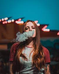 Cute Girl Smoking Pictures