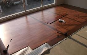 Desain rumah kayu 2 lantai dapat dijadikan sebagai salah satu pilihan alternatif yang mungkin cocok untuk hunian anda. Harga Karpet Plastik Lantai Motif Kayu