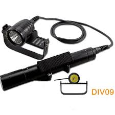 Us 95 95 Brinyte Div09 Led Dive Light Cree Xml2 1000lm Led Scuba Diving Torch Flashlight 200m Underwater Lamp In Flashlights Torches From Lights