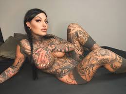 Tattoo-Model Mara Inkperial zeigt Nacktbilder bei OnlyFans - ExtraBlitz