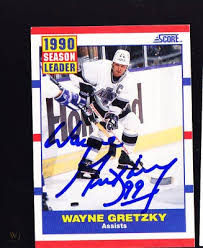 5 1990 score hockey cards: Wayne Gretzky Signed Auto 1990 Score Hockey Card 112306592