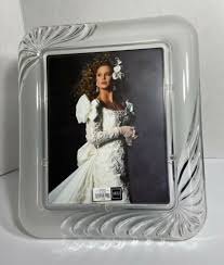 Opaque Glass Ripple Wedding Picture