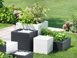 15 Modern Square Outdoor Planters For