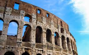 Free fotobanka : architektura, městský, cestovat, Evropa, oblouk, mezník,  Itálie, fasáda, cestovní ruch, místo uctívání, Koloseum, venku, hlavní  město, kameny, umění, amfiteátr, budovy, zřícenina, klášter, italia, roma,  slavný, historický, bazilika ...
