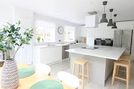 pale grey and white kitchen diner with