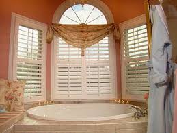 Garden Tub With Blinds On The Windows