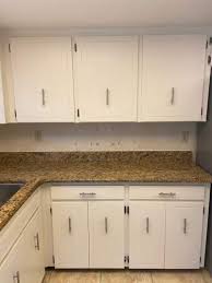 install kitchen cabinet pulls
