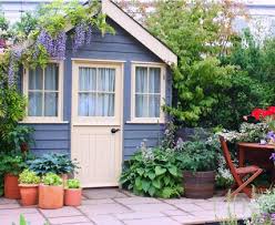 Wie kann man einen holz gartenpavillon einrichten? Gartenhaus Stauraum Und Ruckzugsort Living At Home