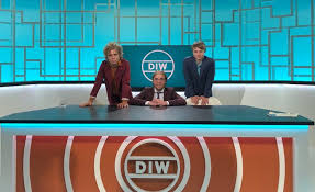 Iedere aflevering praat de presentator, geflankeerd door een of meerdere sidekicks. Compact Disk Dummies Vaste Huisband Van De Ideale Wereld De Morgen