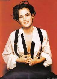 Young Winona Ryder 😍 : r/lgbt