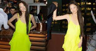 The designer celebrated her 72nd birthday on june 27th by hosting a lavish party in a neon yellow dress that matched her newly launched vera wang party prosecco. Zd7gxzc Phqlxm