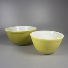 vintage pyrex verde mixing bowl set
