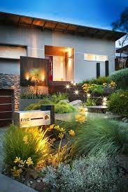 Modern And Chic Front Yard Design Ideas