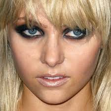 taylor momsen makeup black eyeshadow