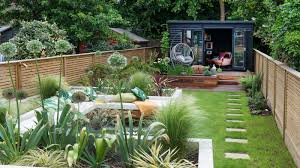 18 lush garden border ideas for