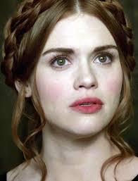 Book Girl: Beauty: Lydia Martin's Milkmaid Hairstyle