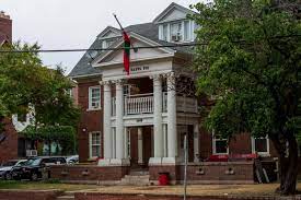 The average cost of a fraternity at the the university of alabama is $3,381 including housing and $2,304 for students who do not live at the fraternity house. Taking The Party Out Of The Frat How Greek Life Is Planning Events During The Pandemic The Minnesota Daily