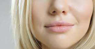 volume to thin lips with lip injections