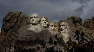 mount rushmore attracts tourists
