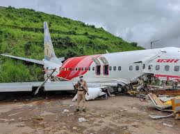 (ap) — federal authorities are investigating the crash of a small plane on a freeway overpass in chandler. Kerala Plane Crash 14 Passengers Critical Probe Under Way To Determine Exact Cause India News Times Of India