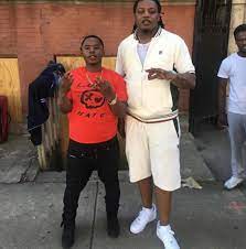 The chest size of lil durk's is under review, and the waist size of the celebrity is also under review. How Tall Is Duck Nigga Looks Like A Giant Here Chiraqology