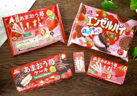 森永製菓の苺フレーバーお菓子5種を食べ比べ！季節先取りの味わいに「もう春が来た!?」 - macaroni