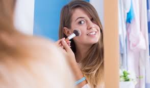 doing makeup for round face