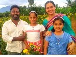 Actress Devayani Rajakumaran's Adorable Pictures With Daughters Viral,  Internet Reacts - News18