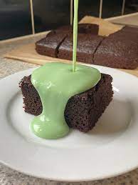 Chocolate Cake And Green Custard gambar png