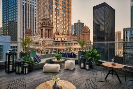 Chicago Hotels With Rooftop Bar