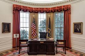 Slate reports that he used it while he served as a senator made of mahogany, it's the only presidential desk that's been topped with green leather. On Eve Of Us Inauguration A Chance To Visit The President S Office The Art Newspaper