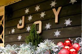 Some outdoor christmas decorations can be shipped to you at home, while others can be picked up in store. Outdoor Christmas Decorating Ideas Loveproperty Com