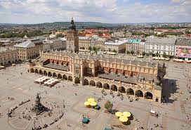 استمتع بسحر التاريخ والعمارة في مدينة كراكوف القديمة ، بولندا