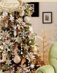Our champagne gift ideas for friends: Champagne Frost Christmas Tree Decorating Theme In Champagne And Silver Christmas Tree Decorating Themes Holiday Christmas Tree Cool Christmas Trees