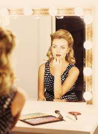 7 luxurious lighted make up mirrors to