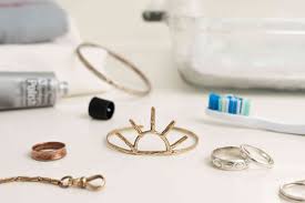 how to clean tarnished jewelry