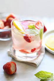 strawberry lemon infused detox water