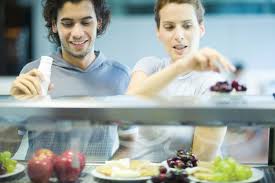 8 healthy eating tips for college students