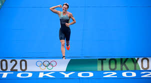 Flora duffy was understandably emotional after claiming a brilliant victory in the women's triathlon at the tokyo 2020 olympic games early on tuesday. Agybnkylnmpipm