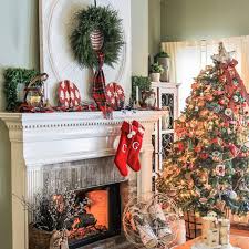 During christmas season, people want to decorate their living rooms to welcome the season. 21 Beautiful Ways To Decorate The Living Room For Christmas