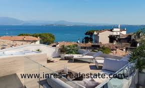 Gerne beraten wir sie über die möglichkeiten, ein ferienhaus am gardasee zu vermieten. Luxus Penthouse Wohnung Mit Panorama Seeblick In Desenzano Del Garda
