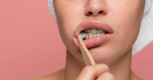 white coating on tongue causes