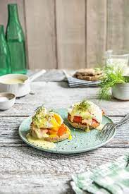 Layer smoked salmon, thinly sliced cucumber and black pepper between 4 slices of soft, buttered bread in this order: How To Serve Smoked Salmon 6 Ways The Fresh Times