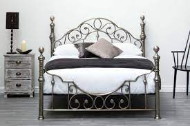 Standard sizes include single, small double, double, king and super kings sizes. Pin Auf Brass Bed