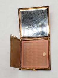 vine amere 1940s gold mirror makeup