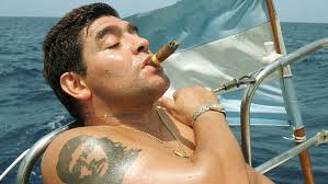 Diego recibió la nacionalidad argentina en el consulado en roma. Diego Maradona Dead At 60 From Street Urchin To The Greatest Footballer In The World Abc News
